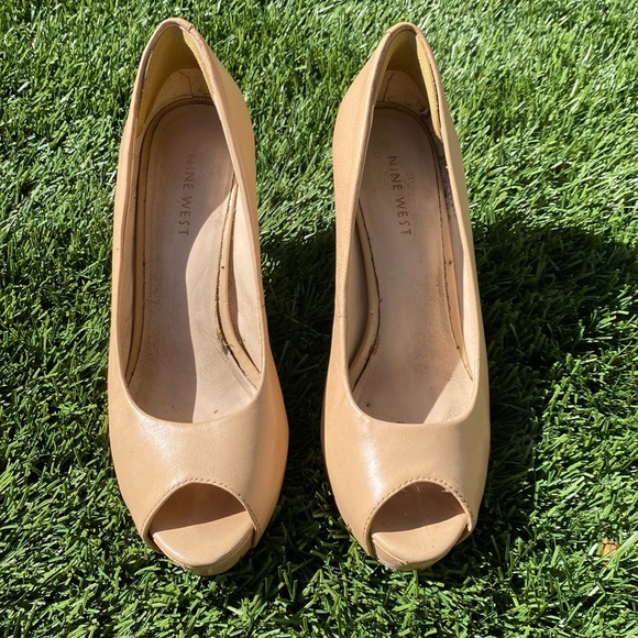 Nine West tan leather platform pumps - Picture 2 of 5
